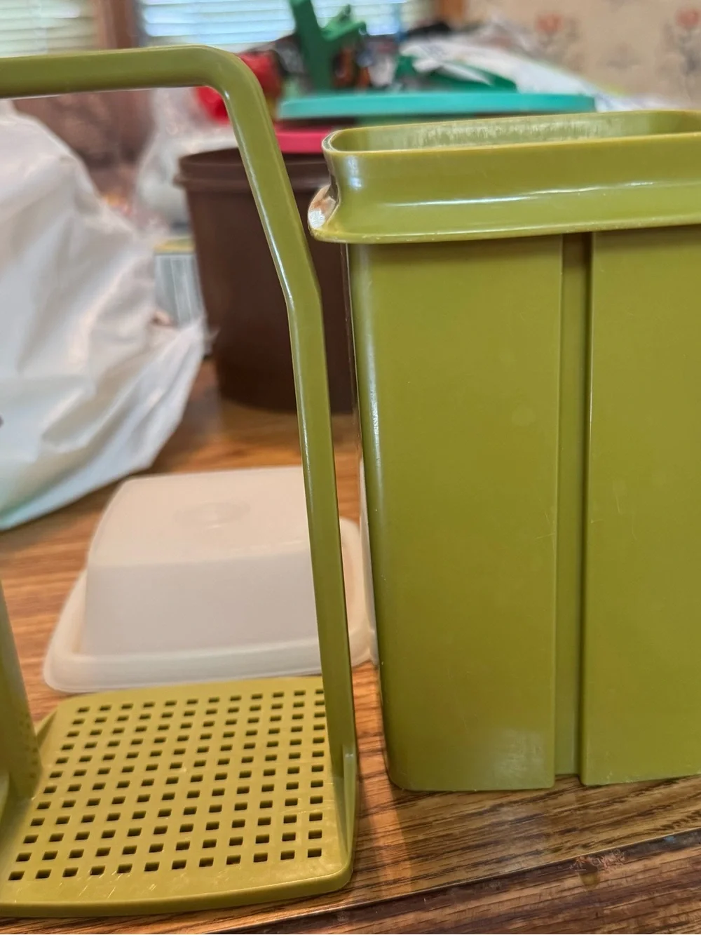 Tupperware pickle keeper. Vintage avocado green.